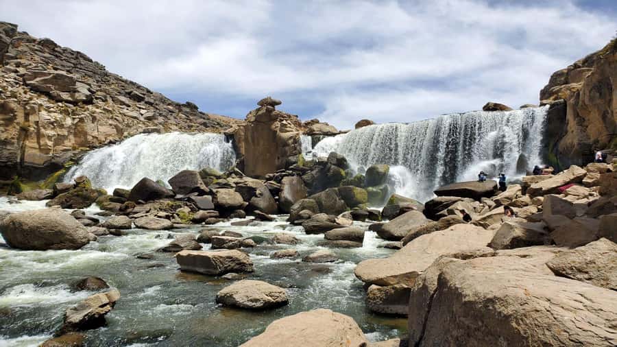 From Arequipa: Pillones Waterfall and Stone Forest Day Trip - Vicuñas in the Salinas and Aguada Blanca National Reserve