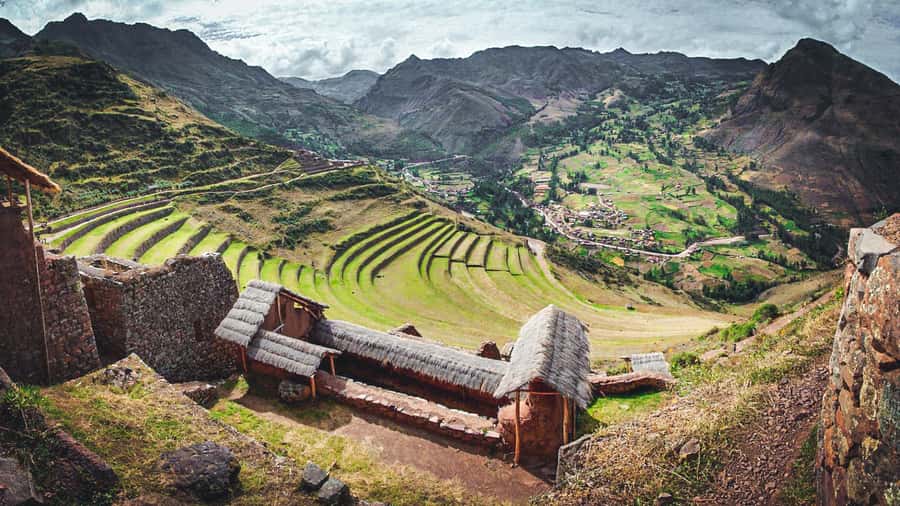 From Cusco: 2-Day Sacred Valley and Machupicchu by Train - Awana Kancha and the alpaca stop