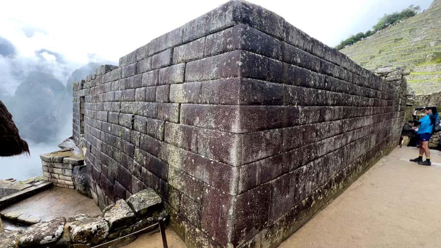 From Cusco: 2-Day Trip to the Sacred Valley and Machu Picchu - Ollantaytambo: the most powerful site on day one