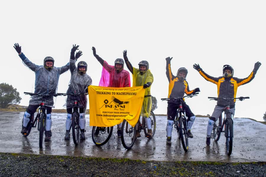 From Cusco: 4-Day Inca Jungle Adventure to Machu Picchu - Day 1: Malaga Pass, a three-hour bike descent, and Santa Maria