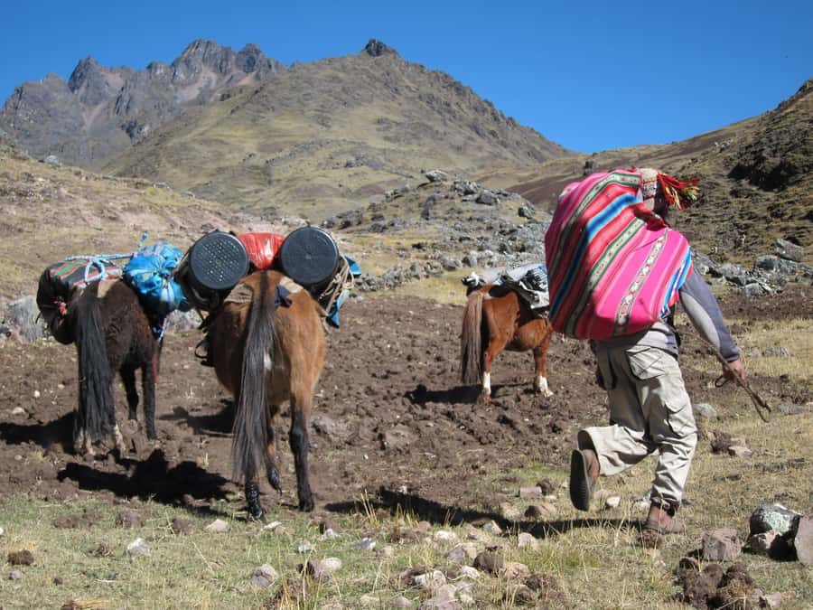 From Cusco: 7 Lakes Ausangate Trek with Breakfast and Lunch - Walking the seven-lake route