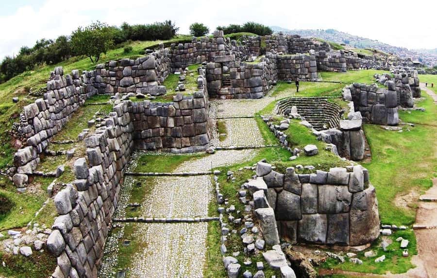 From Cusco: City tour 4 ruins + Qoricancha - Qoricancha: Inca gold beneath Spanish stone