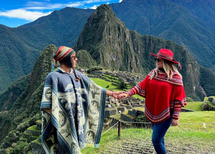 From Cusco: Full-Day Group Tour of Machu Picchu - Aguas Calientes: the key handoff point