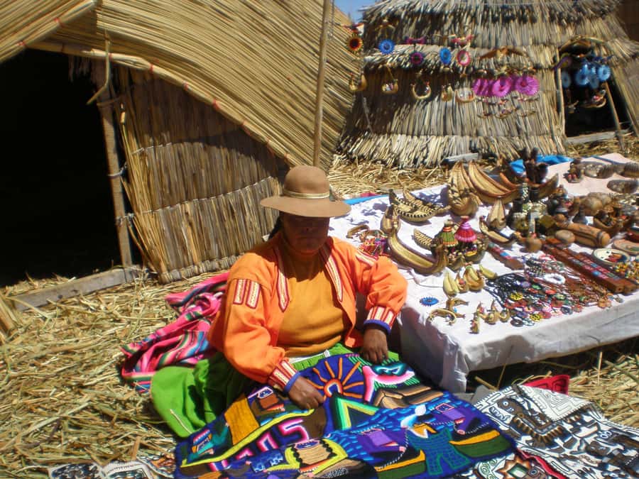 From Cusco: Lake Titicaca, Uros and Amantani by sleeper bus - Uros and the workmanship of totora reeds