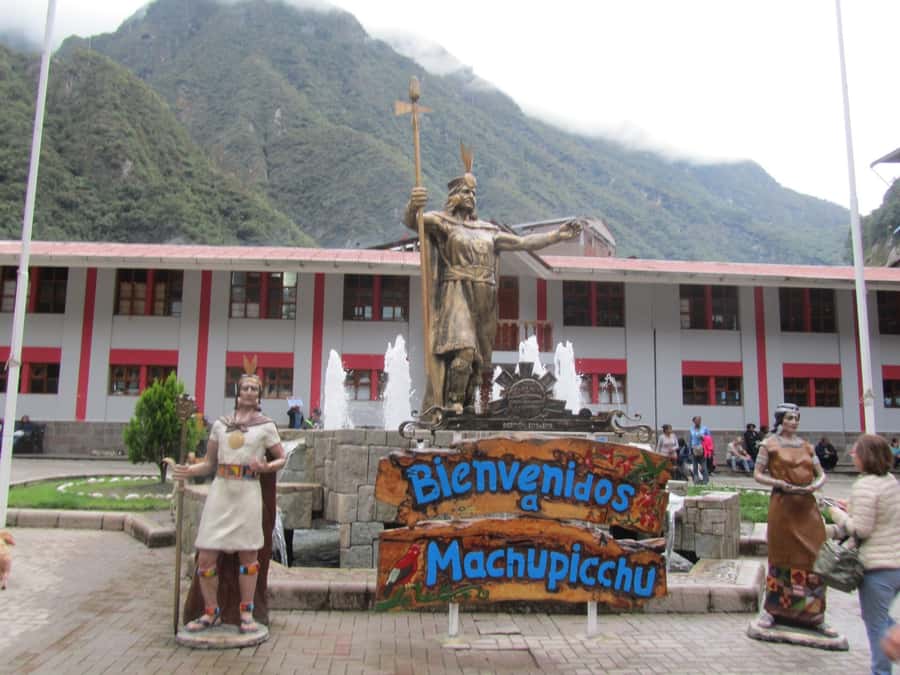 From Cusco: Machu Picchu 2 days - Ollantaytambo and the train into the warmer valley