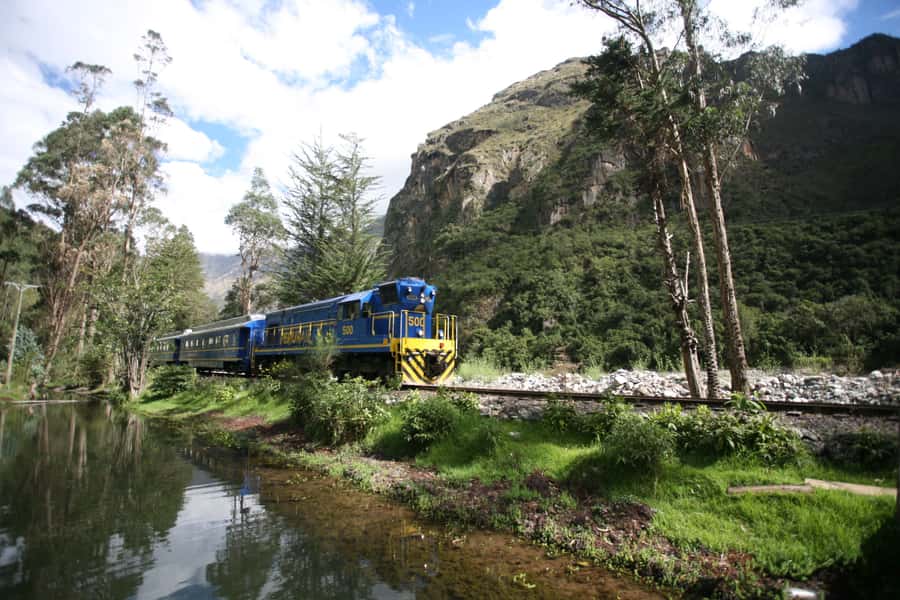 From Cusco: Machu Picchu Full-Day Guided Tour - The train from Ollantaytambo to Aguas Calientes