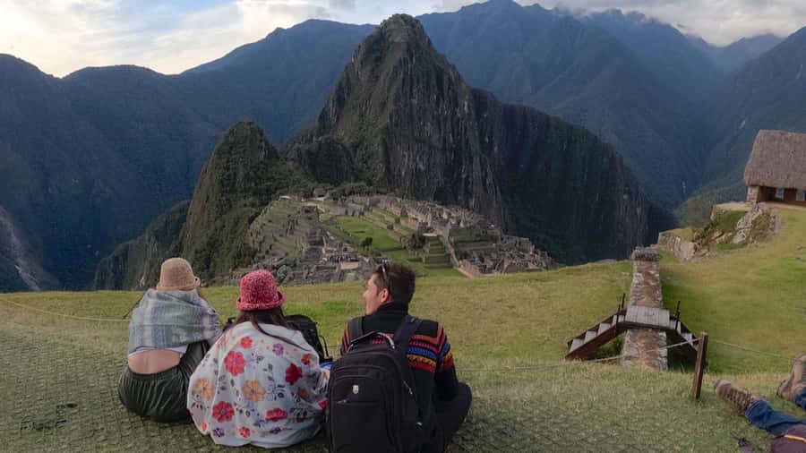 From Cusco: Machu Picchu Tour with Hiking Ticket - Riding the Expedition train to Aguas Calientes