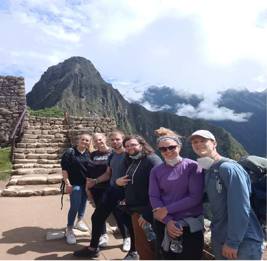 from cusco machupicchu 2 days - The guide and group coordination