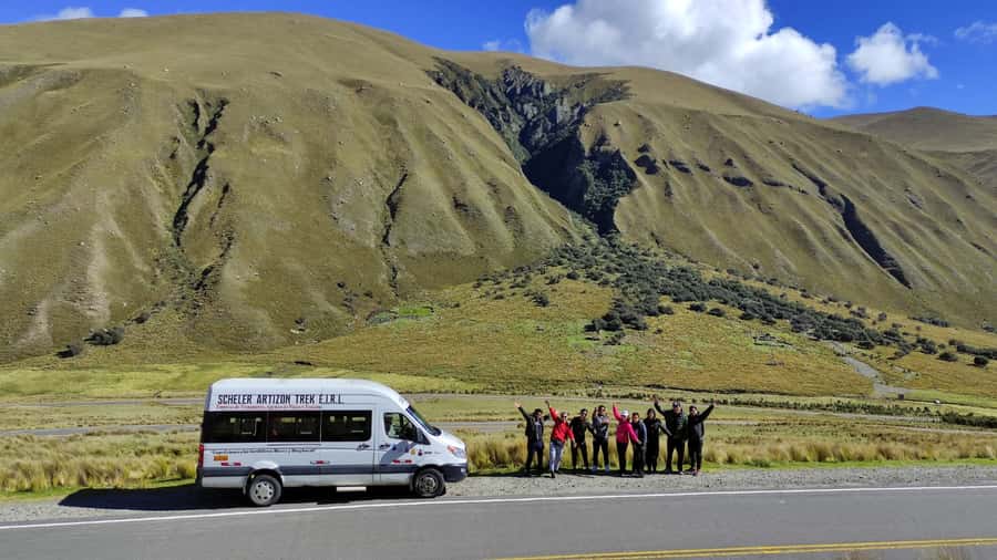 From Huaraz: Chavín de Huantar & Chavín Museum Day Trip - A short stop at Querococha Lake