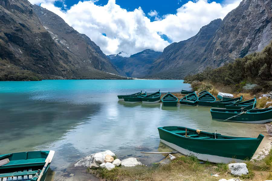 From Huaraz: Tour to Llanganuco Lakes (Chinancocha Lake) - Carhuaz brings fruit ice cream and a town square