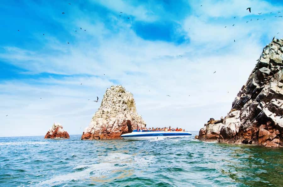 From Lima: Ballestas Islands, Huacachina, and Vineyard Tour - What to pack for the coast and desert