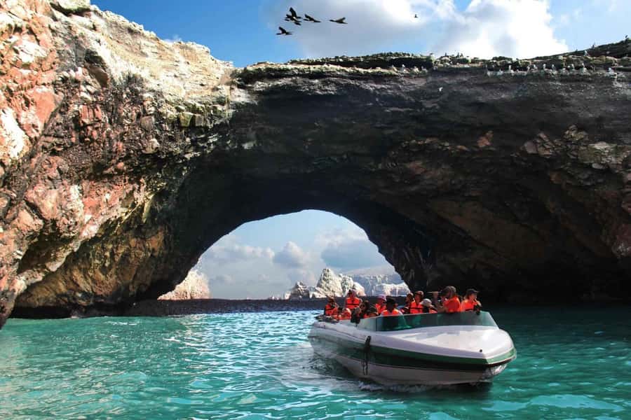 From Lima: Ballestas Islands, Huacachina and Wine Route Trip - Looking for El Candelabro