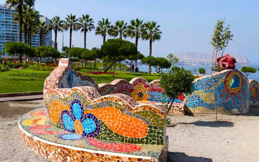 From Lima: Miraflores, Barranco & San Isidro Guided Tour - Three Lima districts in three hours