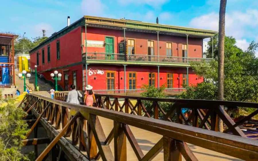 From Lima: Miraflores, Barranco & San Isidro Guided Tour - Love Park and Lima’s Pacific edge
