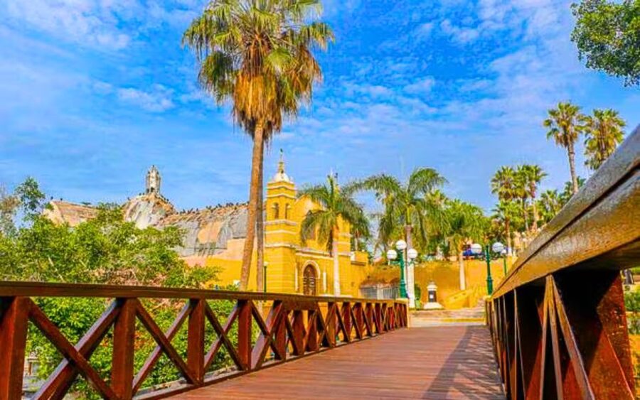 From Lima: Miraflores, Barranco & San Isidro Guided Tour - Why the van and timing matter