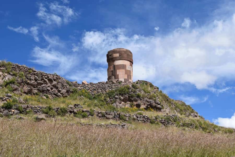From Puno: 4h tour to Sillustani - The 40-minute road to Umayo Lagoon