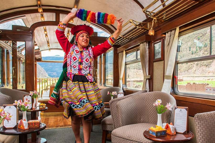 From Puno: Travel to Cusco in Titicaca Train All Inclusive - A full day across the Peruvian Andes