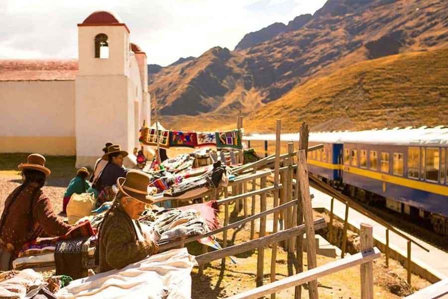 From Puno: Travel to Cusco in Titicaca Train All Inclusive - Arrival in Cusco and the transfer question