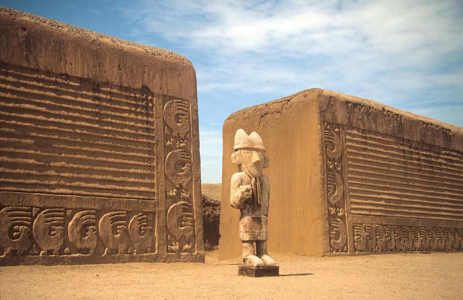 From Trujillo: Temple of the Moon and Sun and Chan Chan - Reading the walls at Huaca de la Luna