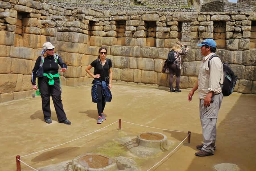 Guide in Machu Picchu - The urban sector and the major temples