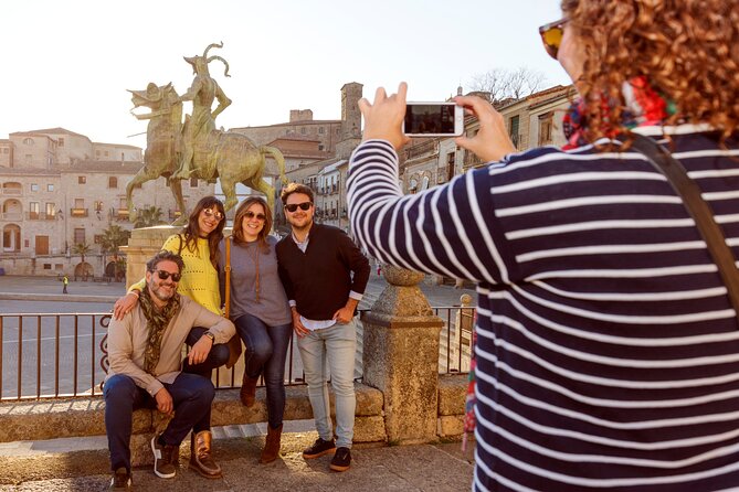 Guided tour in Trujillo at Sunset "El Collector de Atardeceres" - Starting in Plaza Mayor after the heat of the day