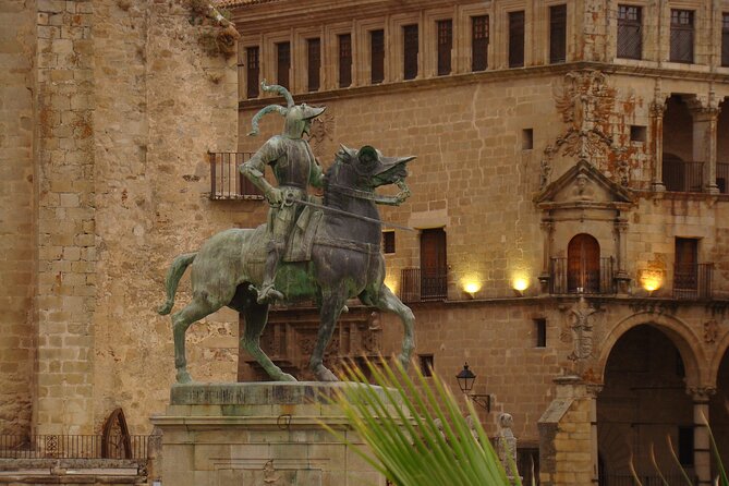 Guided tour in Trujillo at Sunset "El Collector de Atardeceres" - Through Trujillo’s medieval centre, one monument at a time