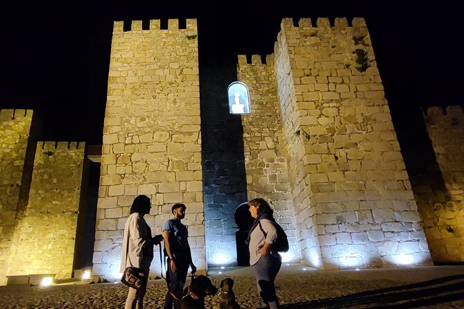 Guided Walking Tour in Trujillo Through the Centuries - Entering the medieval quarter and its strong houses