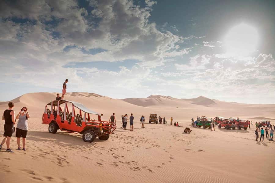 Huacachina: Buggy en las Dunas al Atardecer y Sandboarding - Key points at a glance