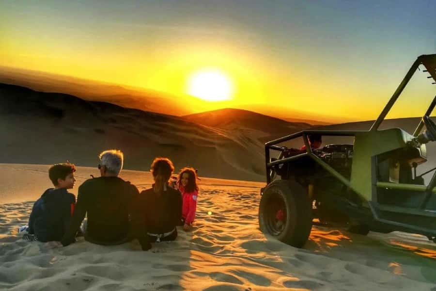 Huacachina: Buggy en las Dunas al Atardecer y Sandboarding - What the sandboarding lesson is really like