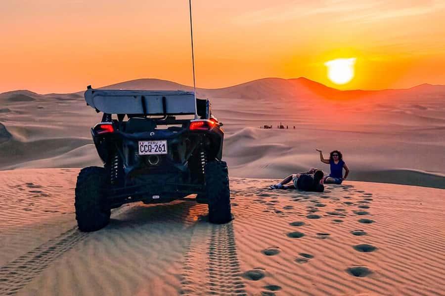 Huacachina: Buggy en las Dunas al Atardecer y Sandboarding - The oasis and desert views