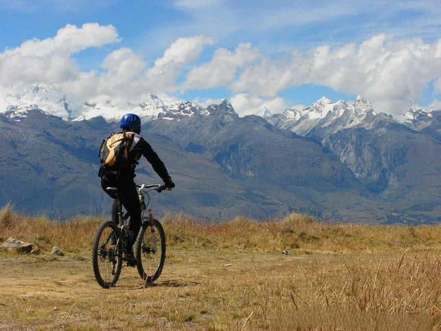 Huaraz: Bike tour | Mountain Biking in the Andes - Wilcahuain and the first mountain views