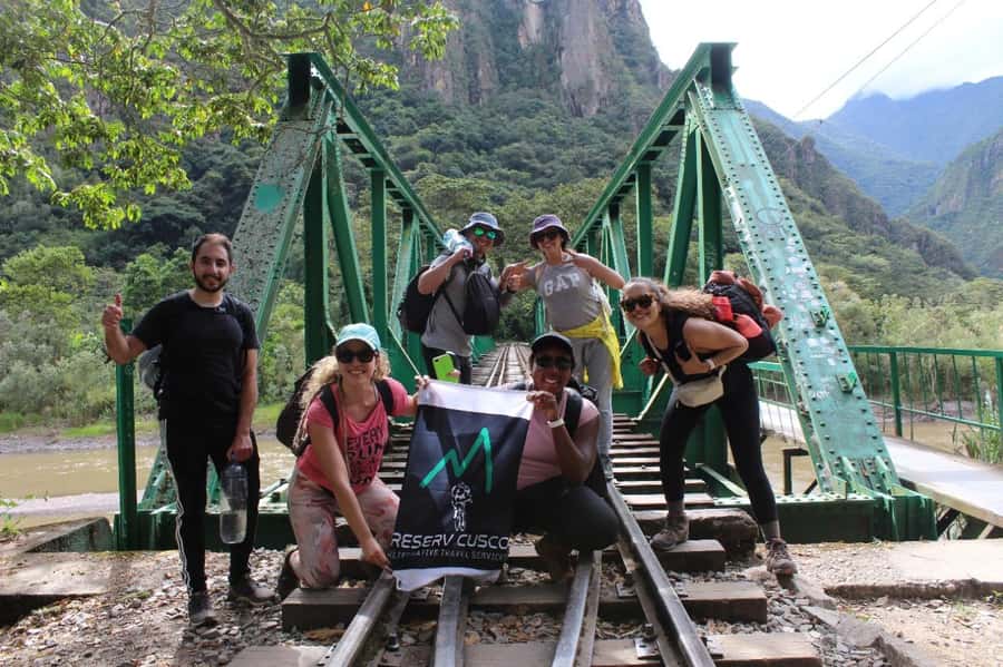 Inca Jungle Trail to Machu Picchu in 4 Days - Guides, meals, and the level of service