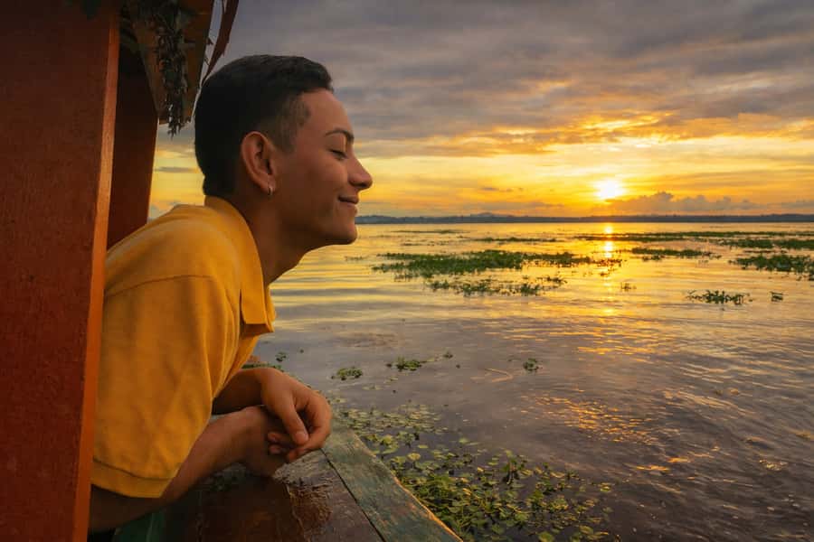 Iquitos: 6-Hour Wonderful Wildlife Guided Tour - Walking to the giant Lupuna tree
