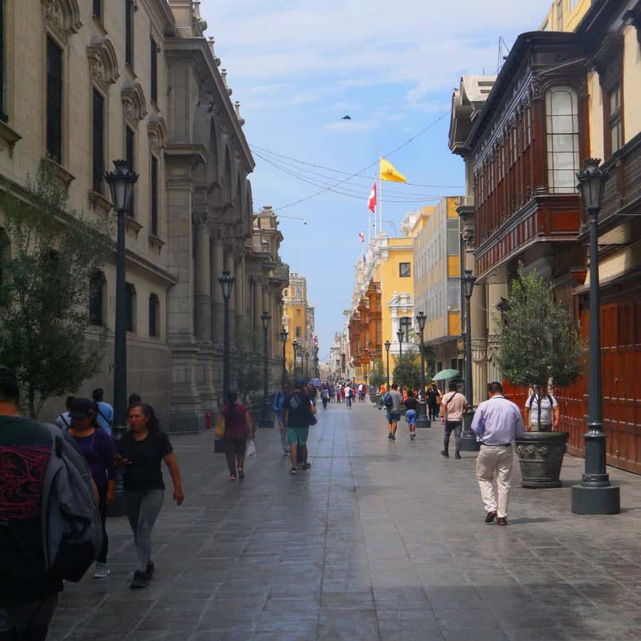 La casa de Aliaga, an alive colonial jewel at Lima center. - Why Casa de Aliaga feels different from a standard museum