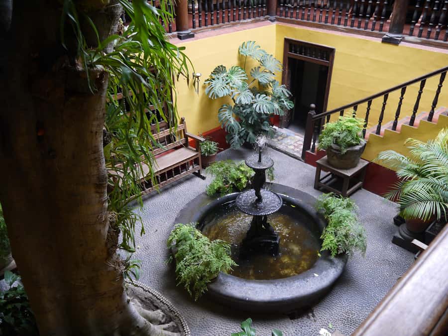 La casa de Aliaga, an alive colonial jewel at Lima center. - Access, timing, and who should book