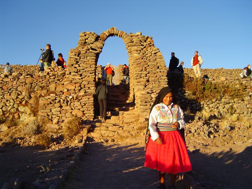 Lake Titicaca, Uros and Taquile Full-Day Tour - What the Small Group and Guide Add