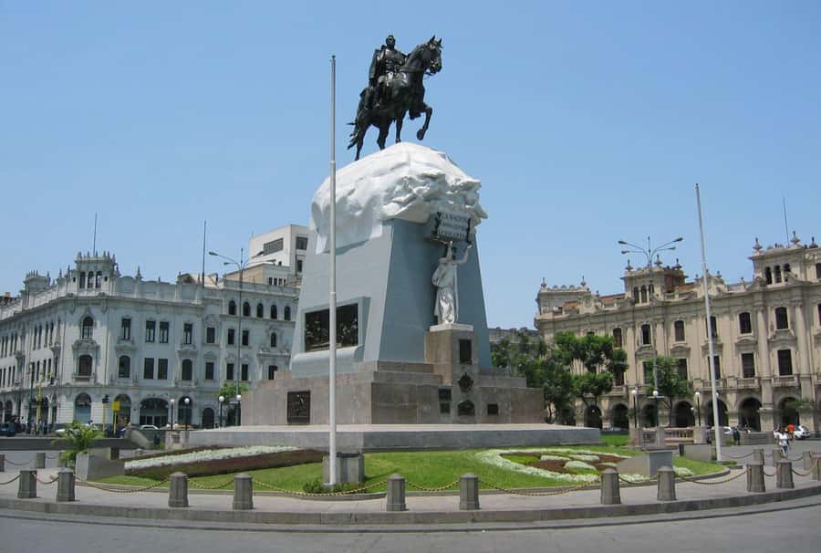 Lima: 7-Day Inca Tour with Flights and Machu Picchu - Day 1: Lima’s ancient pyramid and colonial center