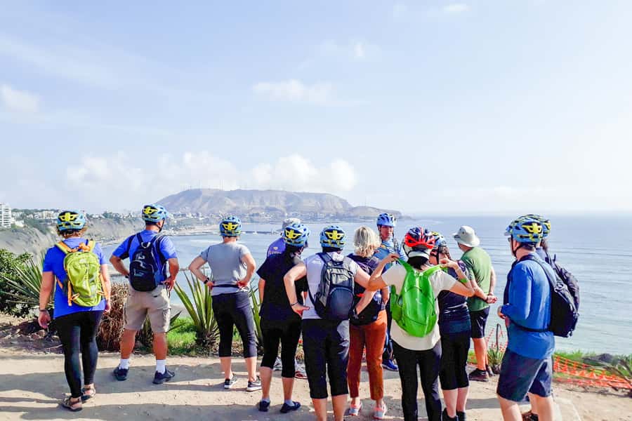 Lima Bike Tour: La Costa Verde & Jesus Statue in Chorrillos - Miraflores cliffs, the Park of Love, and Larcomar