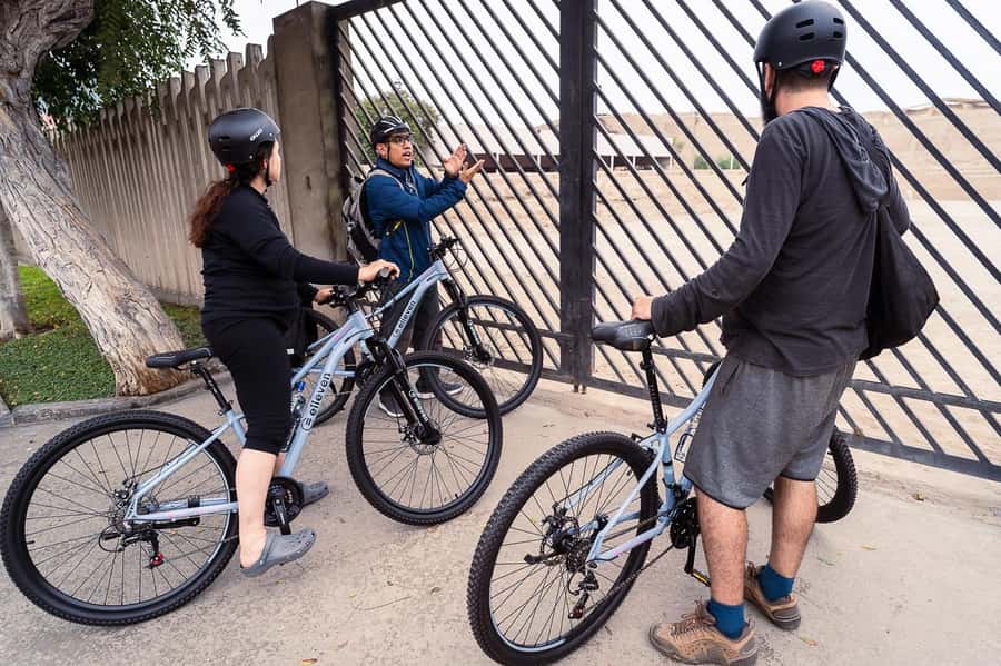 Lima: City biking - Starting with coffee and a safety briefing in Miraflores