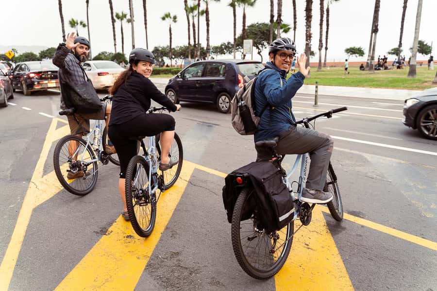 Lima: City biking - El Olivar Park and the quieter side of San Isidro