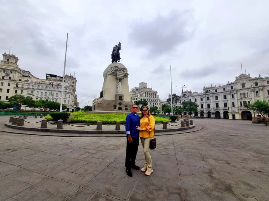 Lima: City Highlights Walking Tour & Catacombs - La Merced and the details of colonial Lima