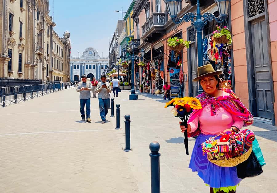 Lima: City Highlights Walking Tour & Catacombs - The House of Peruvian Literature and Bar Cordano