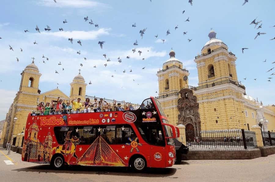 Lima : City tour 360° Panoramic bus - Sightseeing Tour - A four-hour introduction to Lima’s many faces