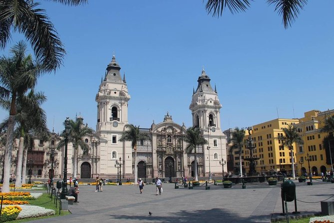 Lima City tour and Catacombs Museum (04 hours) Private Tour with guide in Lima - Love Park begins the coastal side of Lima