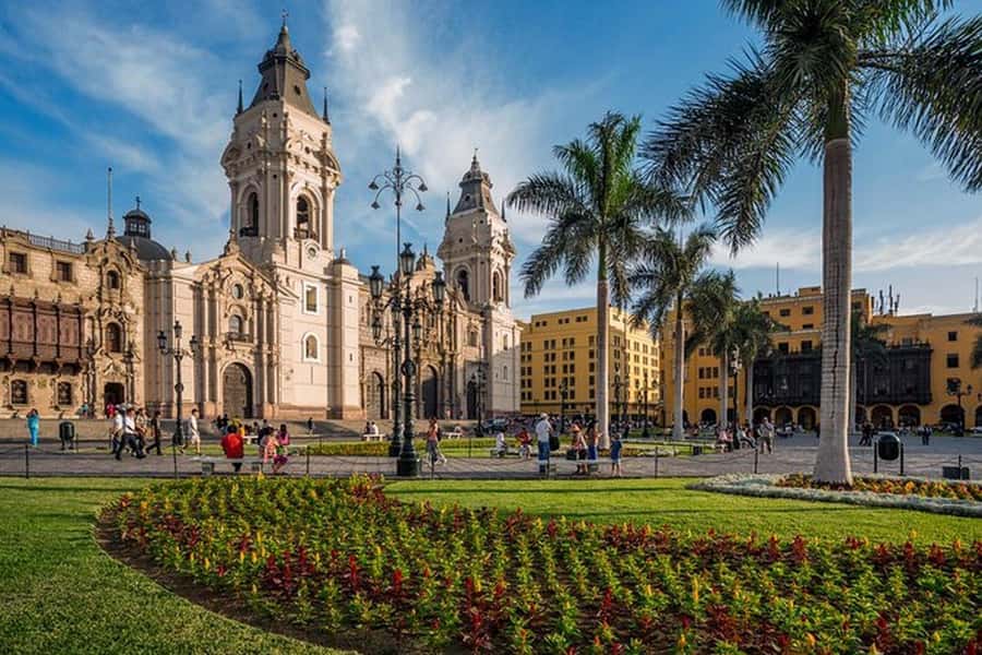 Lima : City Tour by Panoramic Bus - Walking & Catacombs - Miraflores residences and San Isidro’s modern side
