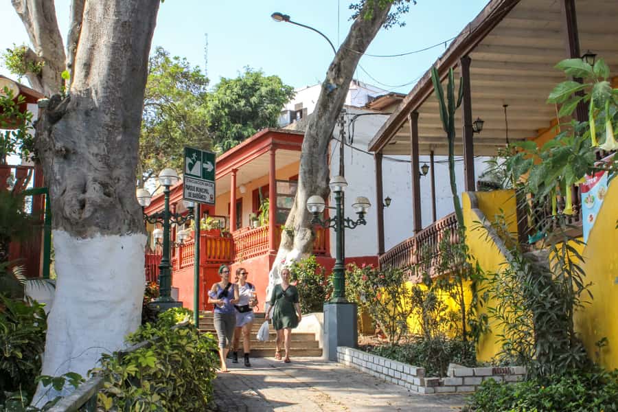 Lima Full-Day Main Attractions Tour - Lunch in Barranco’s family restaurant