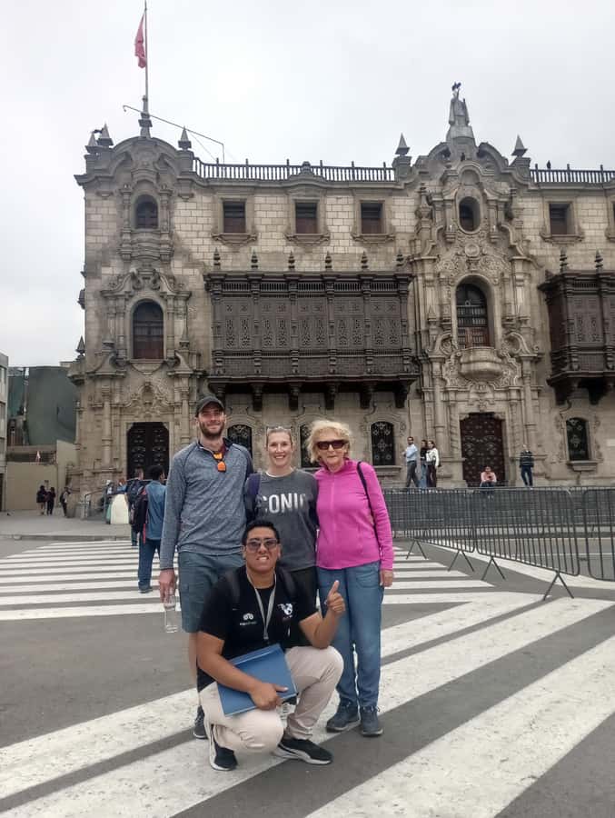 Lima: Historic Center Walking Tour with Pisco Sour Tasting - Gran Hotel Bolívar and Jirón de la Unión