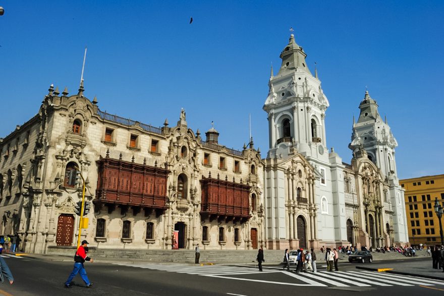 Lima: Historic Downtown, Miraflores & Catacombs Private Tour - Lunch at Larcomar is your choice