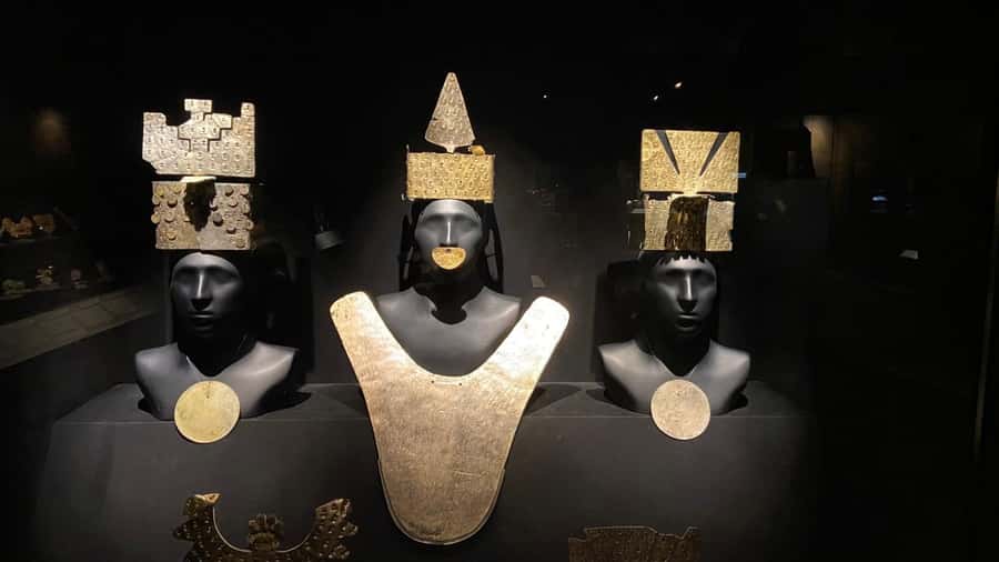 Lima: Huaca Ruins and Larco Museum at Night with Dinner - Four hours that depend on Lima traffic