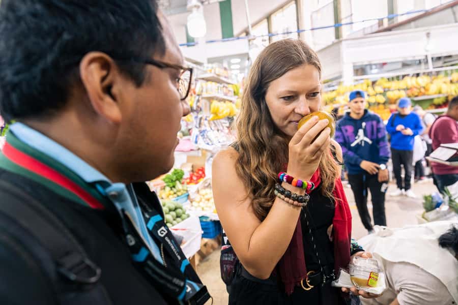 Lima: Miraflores Trending Flavors Half-Day Walking Tour - Something sweet at Tortas Lucas